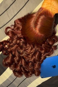 Revamping and styling on a bouncy hair, pattern is heatless curls